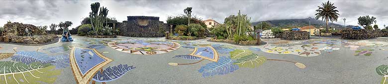 Plaza La Glorieta in Las Manchas is always worth a trip